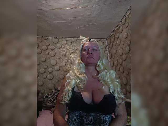 FameLara's BongaCams show and profile