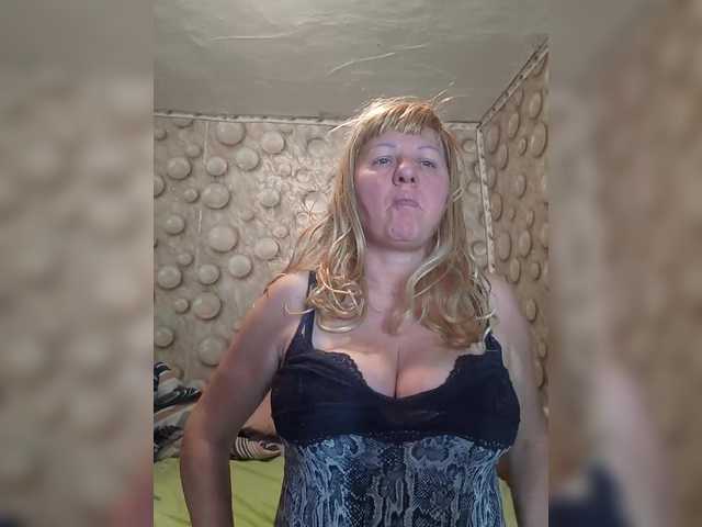 FameLara's BongaCams show and profile