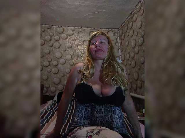 FameLara's BongaCams show and profile