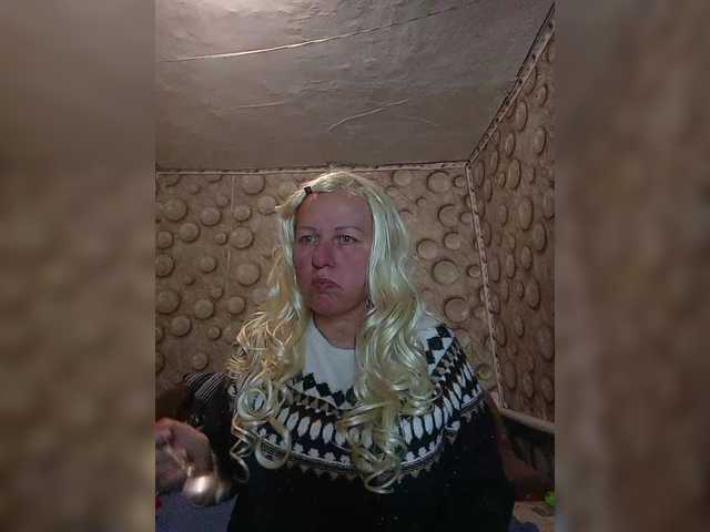 FameLara's BongaCams show and profile