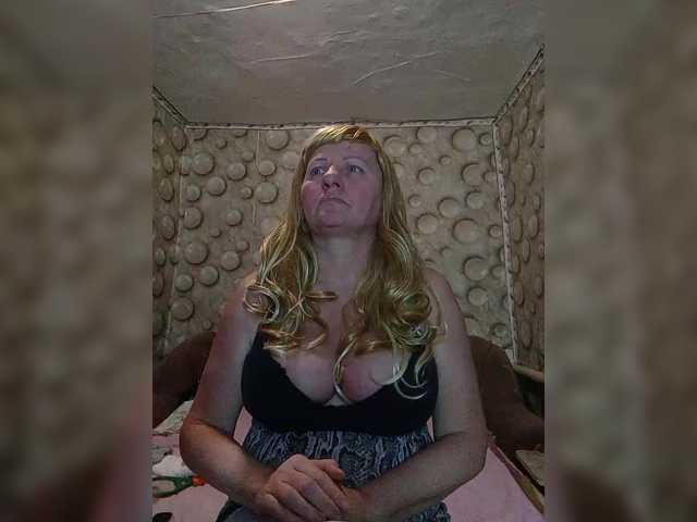 FameLara's BongaCams show and profile