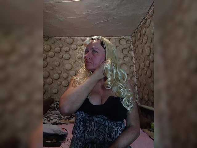 FameLara's BongaCams show and profile