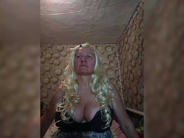 FameLara's BongaCams show and profile