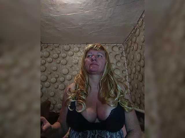 FameLara's BongaCams show and profile