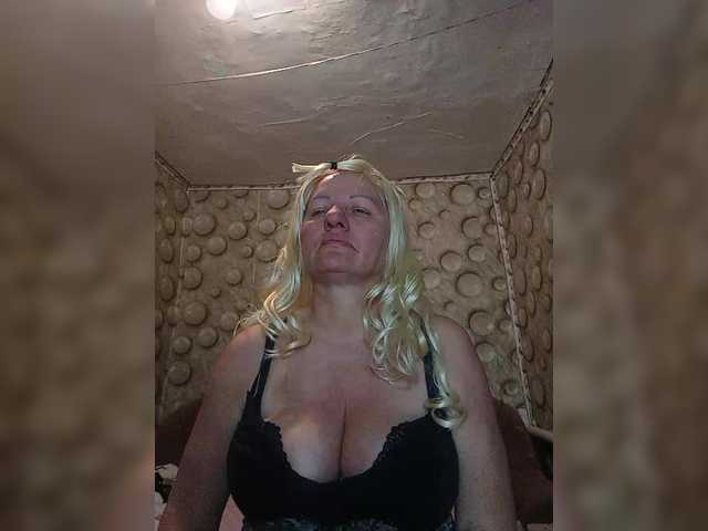 FameLara's BongaCams show and profile