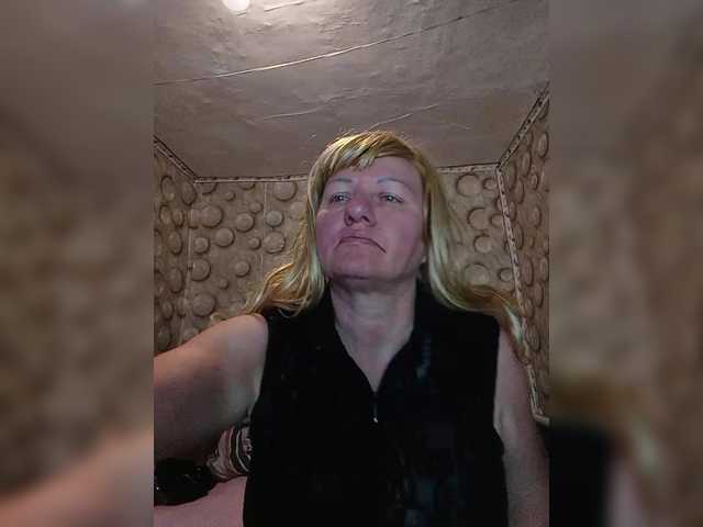 FameLara's BongaCams show and profile