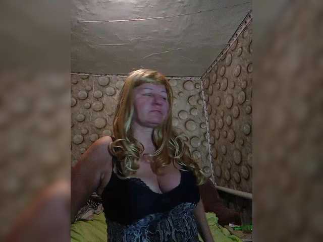 FameLara live cam profile