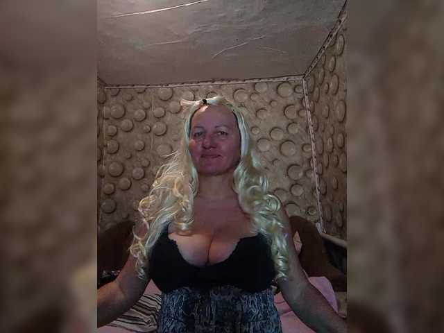 FameLara's BongaCams show and profile