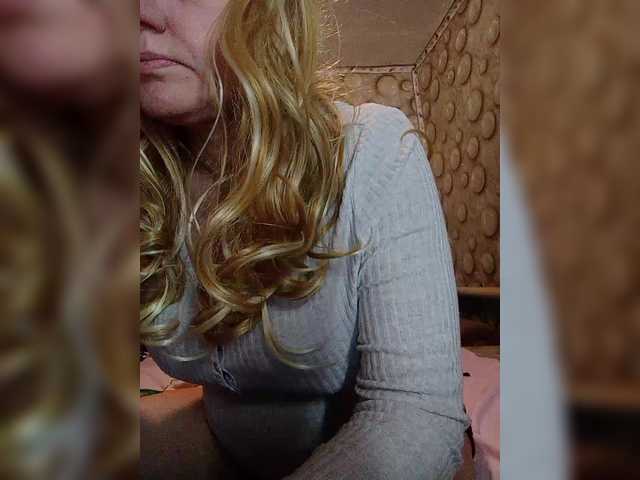 FameLara's BongaCams show and profile