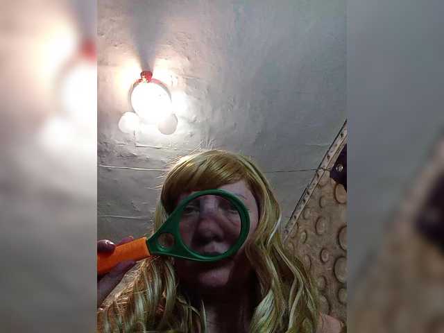 FameLara's BongaCams show and profile