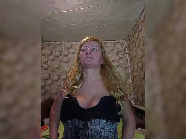 FameLara's BongaCams show and profile