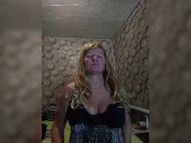 FameLara's BongaCams show and profile