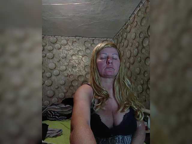 FameLara's BongaCams show and profile