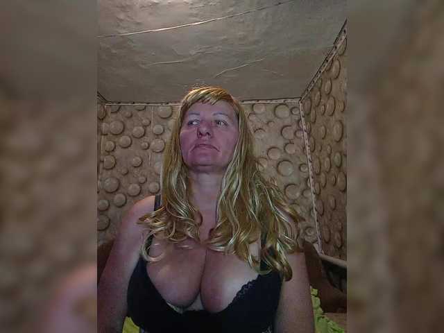 FameLara's BongaCams show and profile