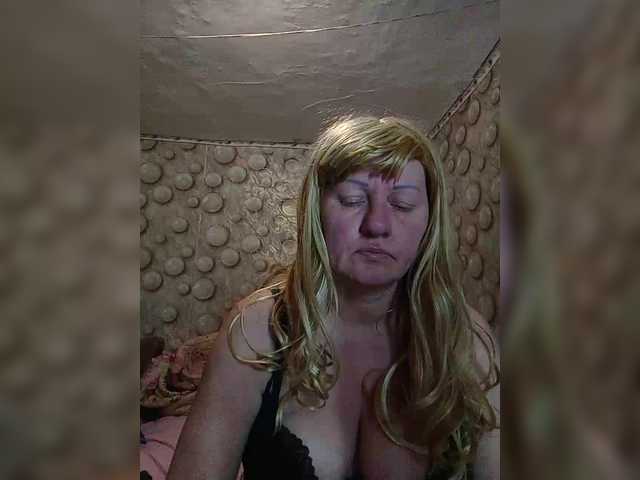 FameLara's BongaCams show and profile