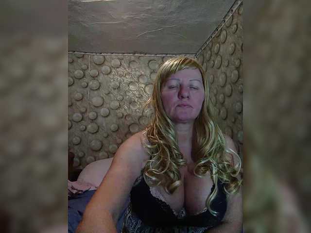 FameLara's BongaCams show and profile