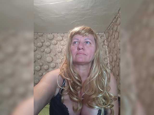 FameLara's BongaCams show and profile