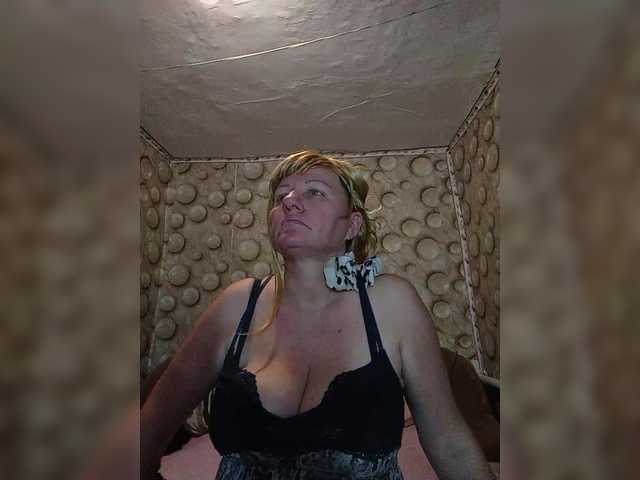 FameLara's BongaCams show and profile