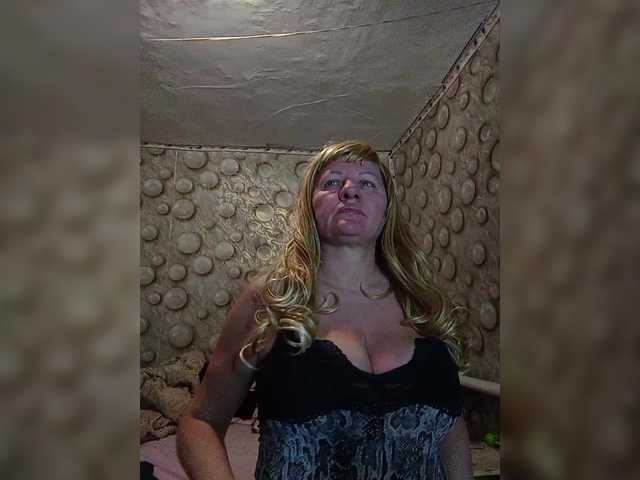 FameLara's BongaCams show and profile