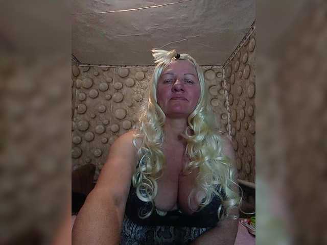 FameLara's BongaCams show and profile