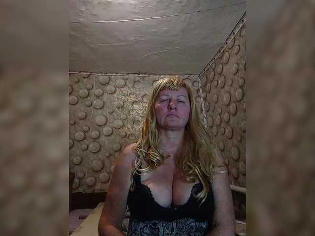 FameLara's BongaCams show and profile