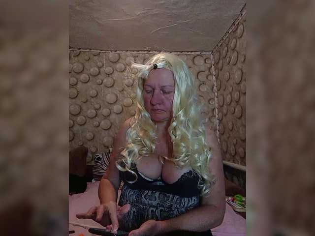 FameLara's BongaCams show and profile