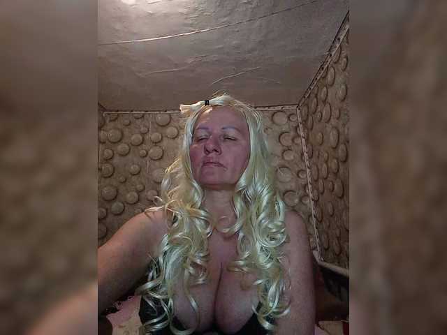 FameLara's BongaCams show and profile