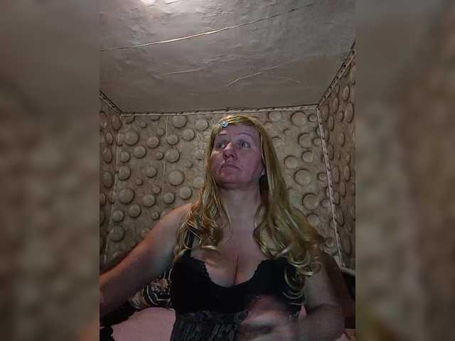 FameLara's BongaCams show and profile