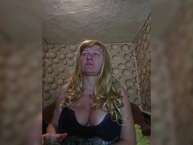 FameLara's BongaCams show and profile