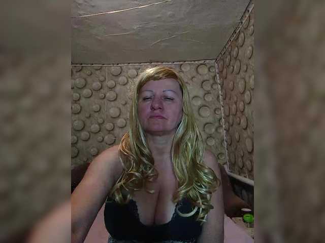 FameLara's BongaCams show and profile