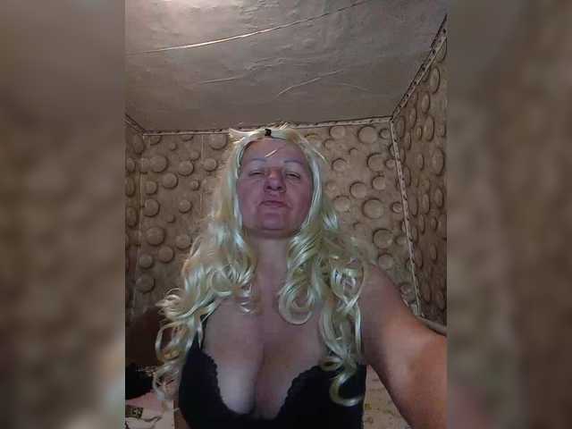 FameLara's BongaCams show and profile