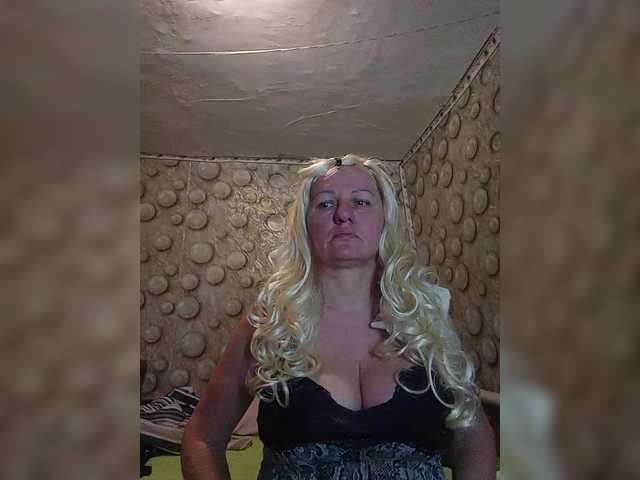 FameLara's BongaCams show and profile