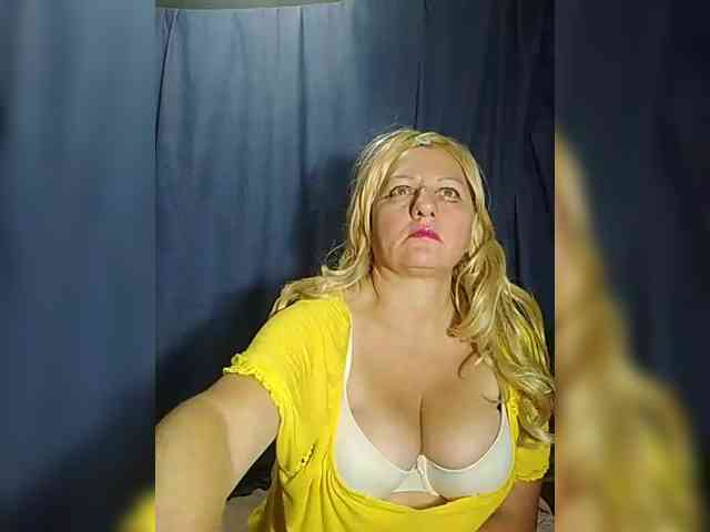 FameLara webcam