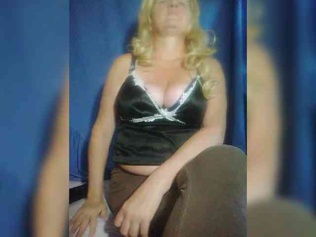 FameLara webcam