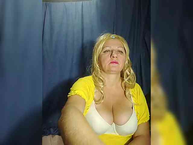 FameLara webcam