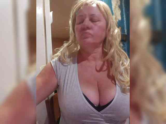 FameLara webcam