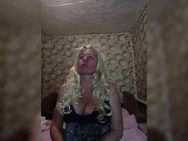 FameLara Live Webcam on BongaCams