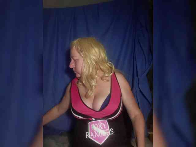 FameLara webcam