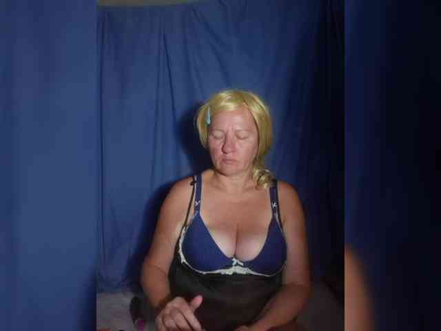 FameLara webcam