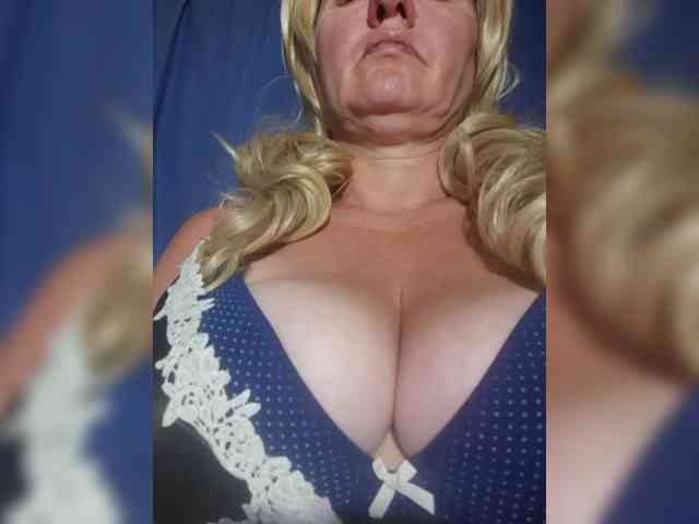 FameLara webcam