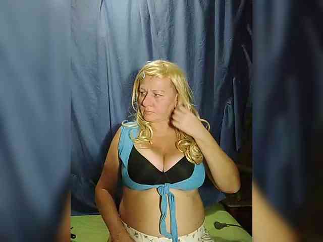 FameLara webcam