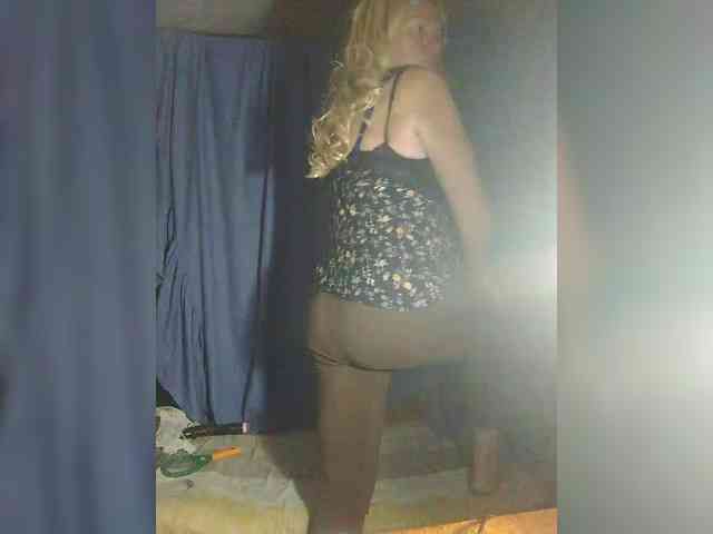 FameLara webcam