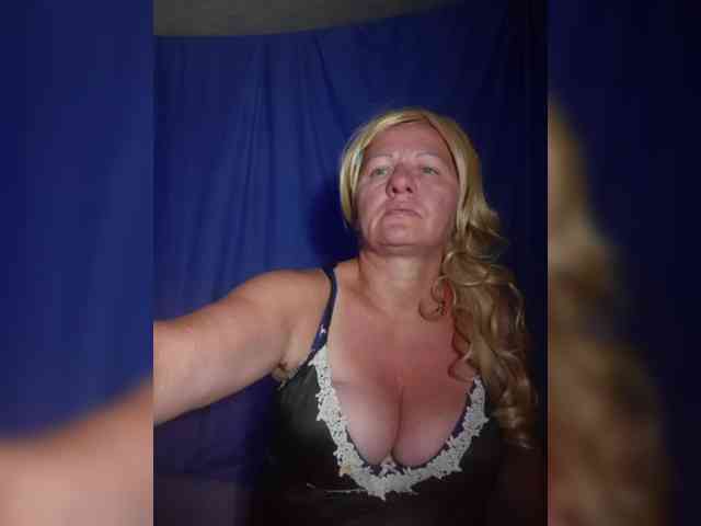 FameLara webcam