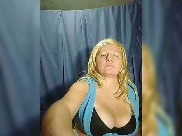 FameLara webcam