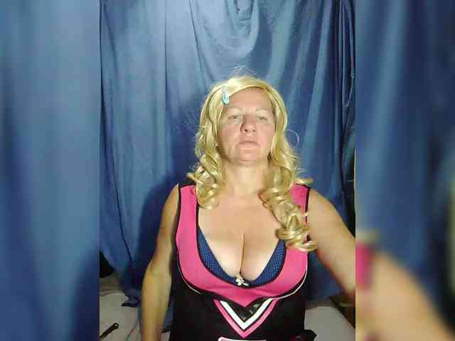 FameLara webcam
