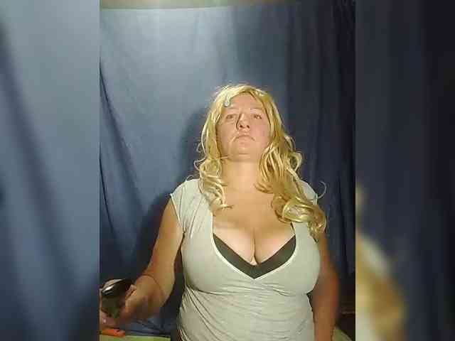 FameLara webcam
