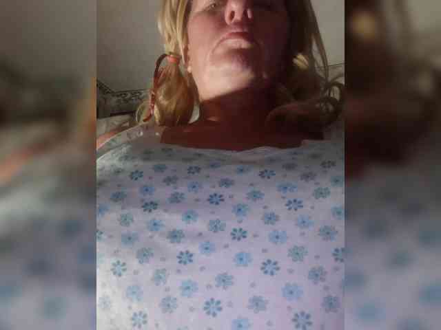 FameLara webcam