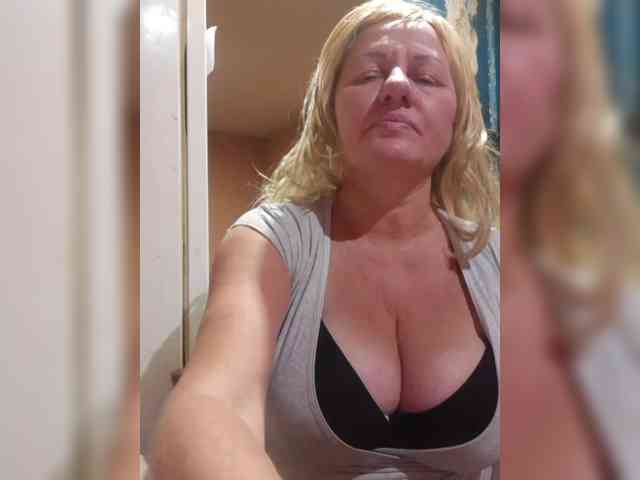 FameLara webcam