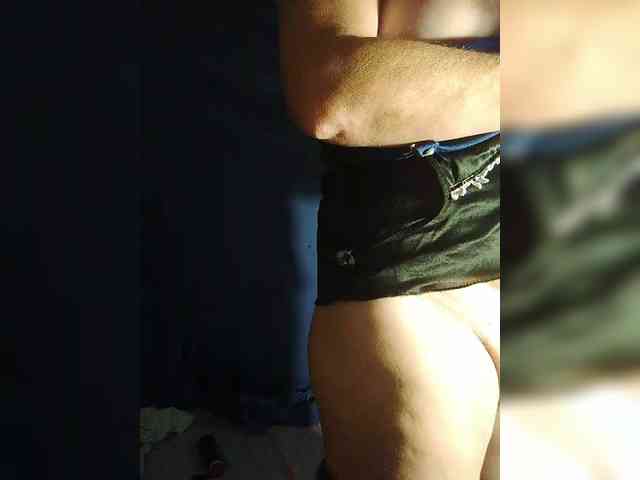 FameLara webcam