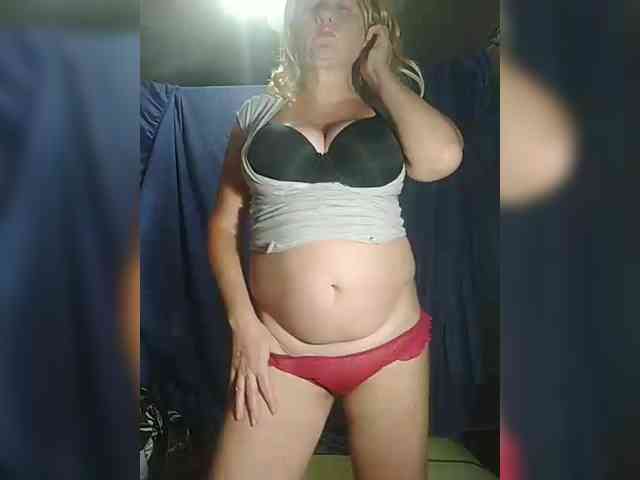 FameLara webcam